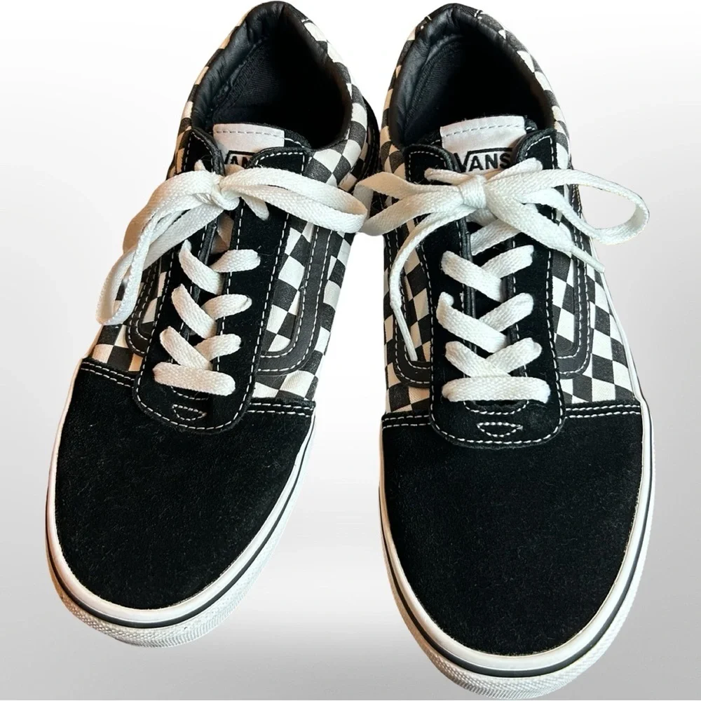 Unisex- Vans Black & White Checkered Lace-Up Sneakers – Youth Size 6